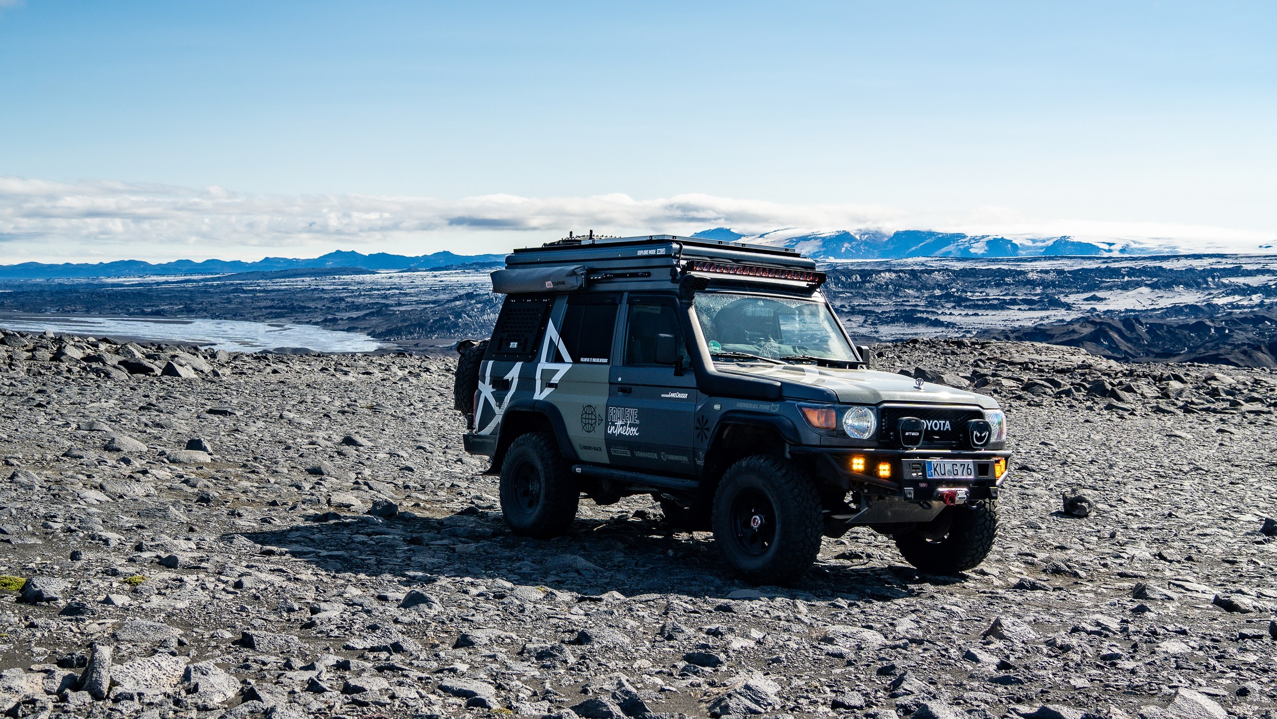 Toyota Land Cruiser GRJ76 im Hochland von Island
