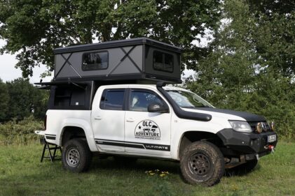 OLC Pick-up-Kabine mit aufgestelltem Dach auf einem VW Amarok