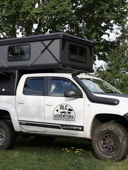 OLC Pick-up-Kabine mit aufgestelltem Dach auf einem VW Amarok