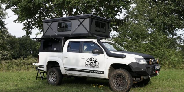 OLC Pick-up-Kabine mit aufgestelltem Dach auf einem VW Amarok