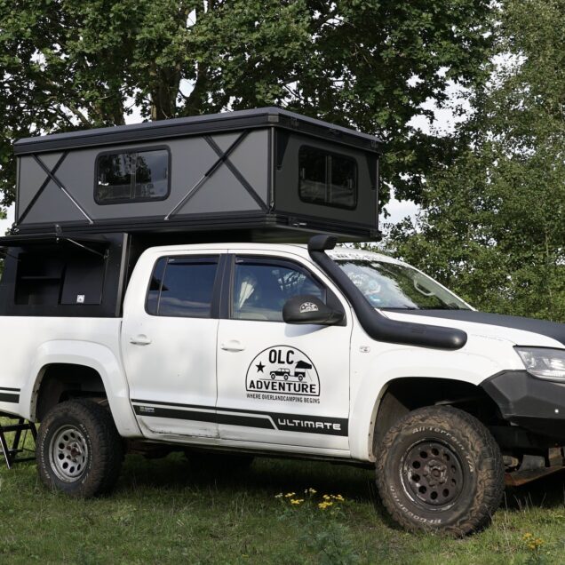 OLC Pick-up-Kabine mit aufgestelltem Dach auf einem VW Amarok