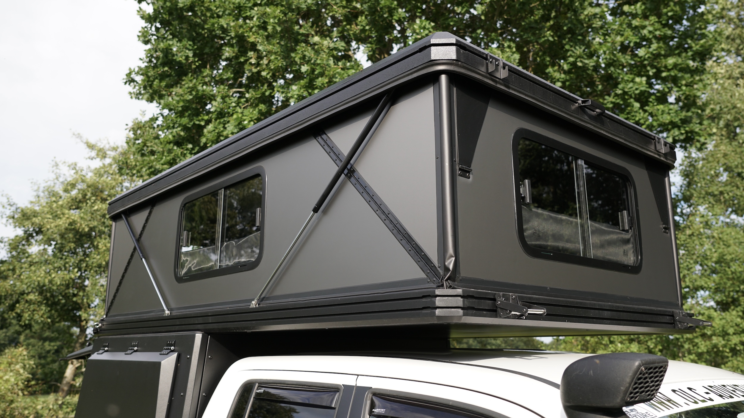 Aufstelldach der OLC Pick-up-Kabine aus Aluminium mit Echtglas-Schiebefenstern