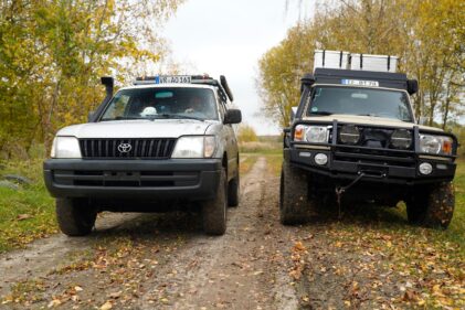 Zwei Toyota Land Cruiser auf dem Gelände des Pommernträff